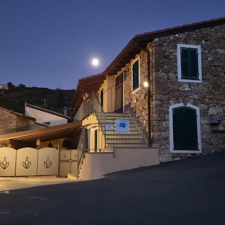 Il Nido Del Viaggiatore Vallebona Exterior foto