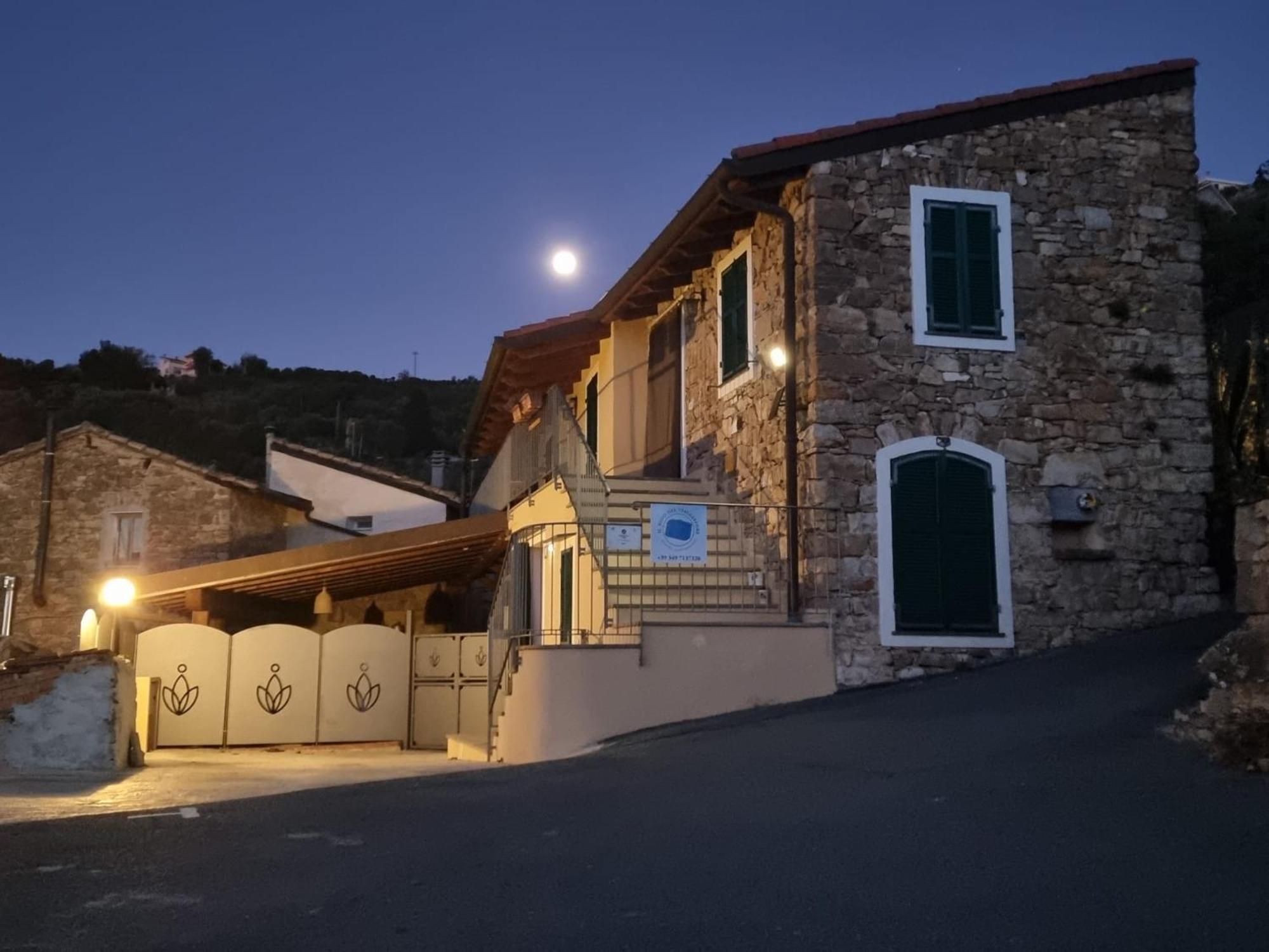 Il Nido Del Viaggiatore Vallebona Exterior foto